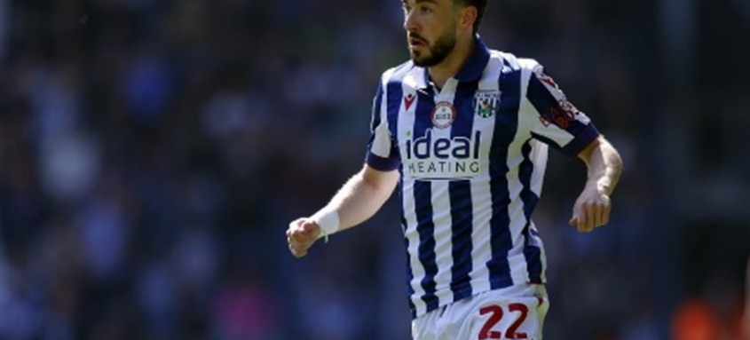 Mikey Johnston em ação pelo West Bromwich no campeonato inglês