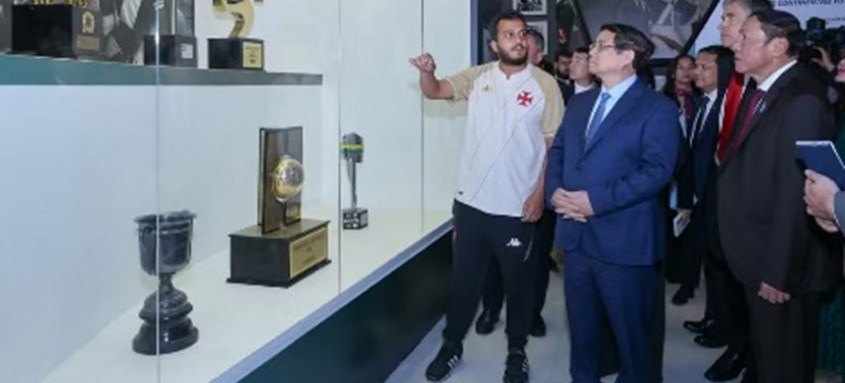 Phm Minh Chính, primeiro-ministro do Vietnã, visita São Januário, estádio do Vasco