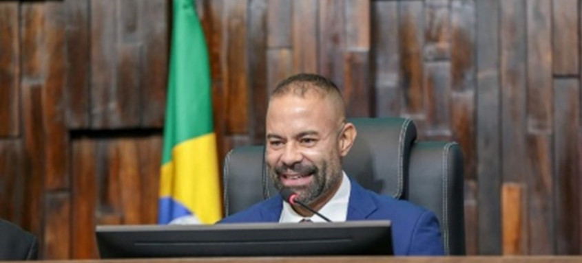 Deputado Poubel afirma que isenção beneficia trabalhadores e contribui para a segurança no trânsito. - Foto: Divulgação Alerj Deputado Poubel afirma que isenção beneficia trabalhadores e contribui para a segurança no trânsito.