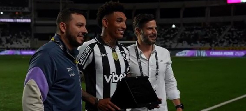 Igor Jesus é homenageado em Botafogo x Vitória.